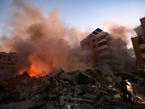  الطائرات ألقت نحو 85 قنبلة خارقة للتحصينات، تزن الواحدة منها طنا من المتفجرات
