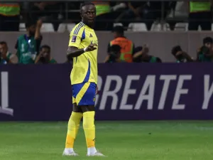 Nassr's Senegalese Forward #10 Sadio Mane gestures during the AFC Champions League Elite West Region football match between Iraq's Al-Shorta and Saudi Arabia's Al-Nassr at the Al-Madina Stadium in Baghdad's Sadr City on September 16, 2024. (Photo by AHMAD AL-RUBAYE / AFP)