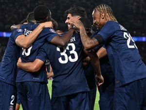 Paris Saint-Germain's players celebrate after winning the French L1 football match between Paris Saint-Germain (PSG) and Montpellier Herault SC at The Parc des Princes Stadium in Paris, on August 23, 2024. (Photo by Bertrand GUAY / AFP)