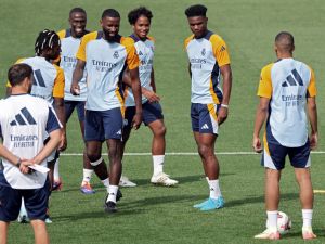 (From L) Real Madrid's Brazilian forward #07 Vinicius Junior, Real Madrid's French defender #23 Ferland Mendy, Real Madrid's German defender #22 Antonio Ruediger, Real Madrid's Brazilian forward #16 Endrick, Real Madrid's French defender #14 Aurelien Tchouameni and Real Madrid's French forward #09 Kylian Mbappe take part in a training session at the club's training ground of Valdebebas ahead of their Liga football match against Real Betis, in Madrid on August 31, 2024. (Photo by Thomas COEX / AFP)