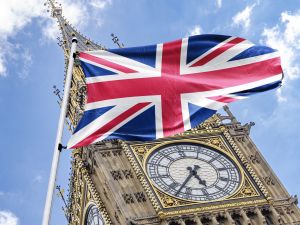 UK doctors suspend strike, government approves 22.3% pay rise 
