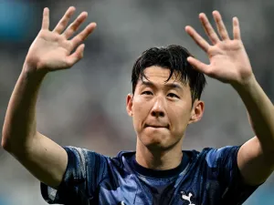 Tottenham Hotspur's captain Son Heung-Min waves to fans after a friendly football match between Tottenham Hotspur and Bayern Munich at the Seoul World Cup Stadium in Seoul on August 3, 2024. (Photo by Anthony WALLACE / AFP)
