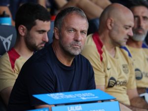 فليك يُعاقب كوندي بعد تأخره عن الاجتماع التحضيري للمباراة