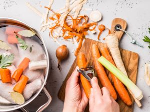 شوربة فطيرة الدجاج بالخضار الموسمية