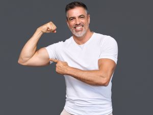 5 مكملات غذائية يحتاجها كل رجل بعد سن الثلاثين