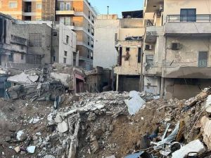 دمار في حي الرمل بمدينة صور