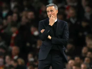 Paris Saint-Germain's Spanish coach Luis Enrique shouts instructions to the players from the touchline during the UEFA Champions League football match between Arsenal and Paris Saint-Germain (PSG) at the Emirates Stadium in north London on October 1, 2024. (Photo by Glyn KIRK / AFP)