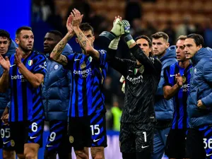 Inter Milan's players applaud at the end of the Italian Serie A football match between Inter Milan and Torino at San Siro Stadium in Milan on October 5, 2024. (Photo by Piero CRUCIATTI / AFP)