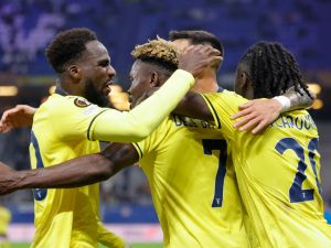 Lazio's Nigerian midfielder #07 Fisayo Dele-Bashiru (2L) celebrates scoring his team's second goal with team mates during the UEFA Europa League football match between FC Dynamo Kiev and Lazio in Hamburg, northern Germany on September 25, 2024. (Photo by AXEL HEIMKEN / AFP)