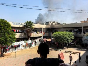 مدرسة تؤوي نازحين في مخيم جباليا شمال غزة