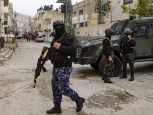 عناصر من الأجهزة الأمنية الفلسطينية