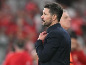 Atletico Madrid's Argentine coach Diego Simeone watches his players from the touchline during the UEFA Champions League, league phase day 2 football match between SL Benfica and Club Atletico de Madrid at the Luz stadium in Lisbon on October 2, 2024. (Photo by PATRICIA DE MELO MOREIRA / AFP)