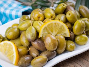 تفسير حلم أكل الزيتون الأخضر في المنام