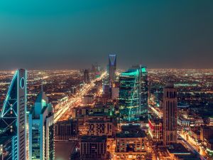 "جنرال إلكتريك ڤيرنوڤا" تستكمل دراسات التصميم الهندسي الأولي لسبل تقليل الانبعاثات الكربونية لثلاث محطات طاقة في المملكة