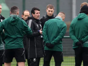 Aston Villa's Spanish head coach Unai Emery (C) takes a training session at Bodymoor Heath Training Ground near Birmingham, central England, on November 5, 2024 on the eve of their UEFA Champions League football match against Club Brugge. (Photo by Darren Staples / AFP)