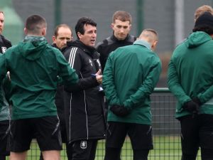 Aston Villa's Spanish head coach Unai Emery (C) takes a training session at Bodymoor Heath Training Ground near Birmingham, central England, on November 5, 2024 on the eve of their UEFA Champions League football match against Club Brugge. (Photo by Darren Staples / AFP)