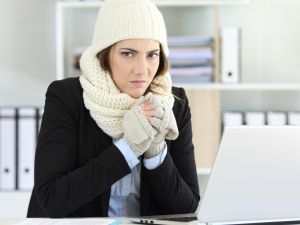 نقص هذا الفيتامين قد يكون السبب وراء شعورك بالبرد والمرض