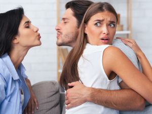ما هي الخيانة الصغرى وكيف نتصرف مع شريك خائن؟