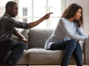 لماذا لا يترك الناس العلاقة السامة أو المسيئة؟