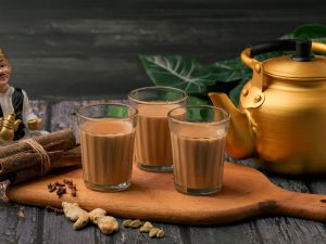 طبيب البوابة: هل تناول الشاي بالحليب يضر الجهاز الهضمي؟