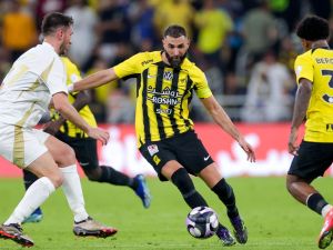 بنزيما يفاجئ الجميع بتفاصيل مفاوضاته مع ريال مدريد