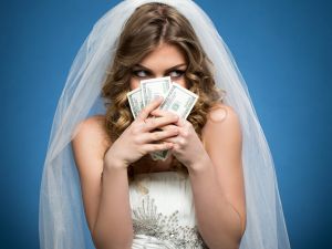 6 فساتين زفاف اقتصادية ولن تكسر الميزانية