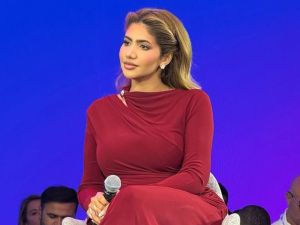 نور ستارز تخطف الأنظار بالأحمر في قمة المليار متابع
