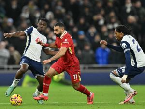 تشكيلة ليفربول المتوقعة ضد توتنهام في نصف نهائي كأس كاراباو 2024-25