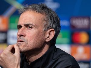 Enrique Hints at His Preference Between Barcelona and Liverpool