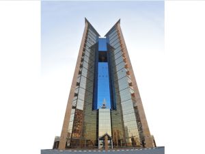 Sharjah Islamic Bank Achieves Remarkable Success with USD 500 Million Sukuk Issuance Amidst Challenging Market Conditions
