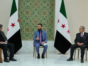 الرئيس الشرع يلتقي وفداً من محافظة السويداء