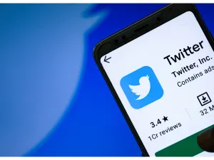 شعار تويتر الشهير في مزاد ةمقابل ما يقرب من 35 ألف دولار, المصدر shutterstock