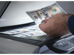 العراق: الدولار في استقرار مع الإغلاق في بغداد, مصدر shutterstock