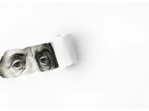 الدولار يرتفع رغم ضبابية المشهد حول الرسوم الجمركية, المصدر shutterstock