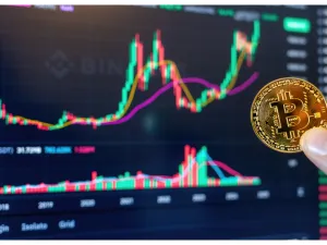 بتكوين تهبط بأكثر من 5%.. وقرار ترامب يثير الشكوك, المصدر shutterstock