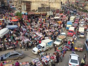 مصر..تطوير العتبة يبدأ بإخلاء 3 شوارع من الباعة الجائلين