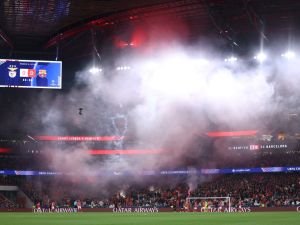 جماهير برشلونة غاضبة من اليويفا بسبب توقيت مباراة الإياب أمام بنفيكا