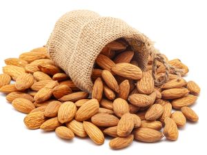 تخلص من دهون بطنك باللوز