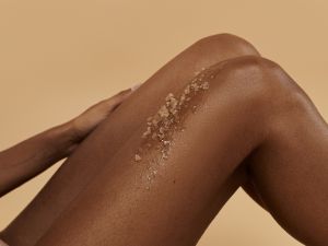 طريقة عمل سكراب زيت الزيتون والسكر للجسم