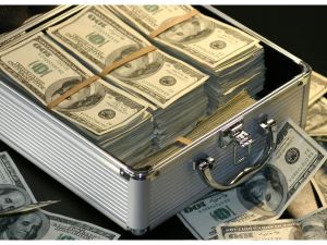 انخفاض الدولار بفعل تزايد مخاوف أسواق الأسهم العالمية من الرسوم الأمريكية, المصدر shutterstock