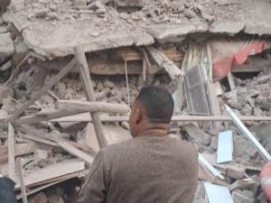 مفقودون تحت الركام.. 6 قتلى في انهيار مبنى من أربع طوابق في مصر