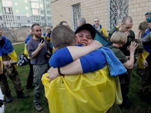  277 Ukrainians and 246 Russians freed in largest prisoner exchange since war began