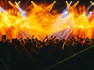 الأمن العام الأردني يحذّر من صفحات تروّج لحفلات وهمية لمطربين مشهورين