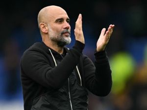 غوارديولا يعتذر ودوكو يرد في الملعب
