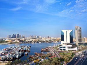 غرف دبي تنظم 4 ورش عمل لدعم التزام الشركات بقوانين بيئة الأعمال