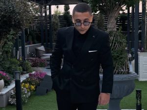 ما هو مرض زوجة لورنس المنسي؟