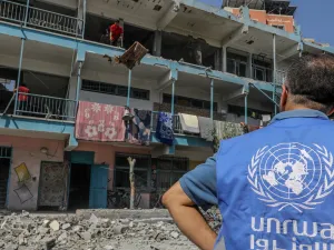 السلطة الفلسطينية تدين "انتهاك حق الأطفال في التعليم" بعد إغلاق إسرائيل مدرستين للأونروا 