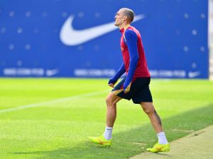 روميو يعود إلى برشلونة دون دور واضح.. وجيرونا يراقب الموقف