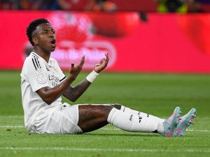 انتقادات نارية من نجم ريال مدريد السابق ضد فينيسيوس بعد الكلاسيكو