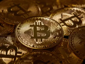 أسعار العملات المشفرة مقابل الدولار اليوم الأحد 18 مايو 2025